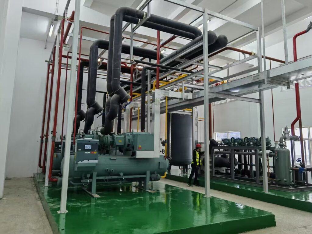 مبرد بالهواء vs مبرد بالماء Industrial Chiller: How Buyers Should Choose — صورة فنية 1